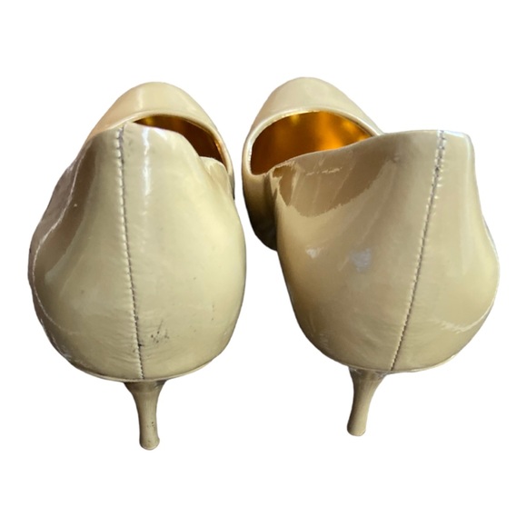 Coach buttery yellow tan patent leather kitten heels shoes. - Picture 3 of 6